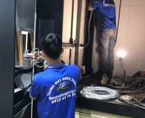 Thang tải hàng 1000kg , không người đi. Cty nội thất Minh Lam